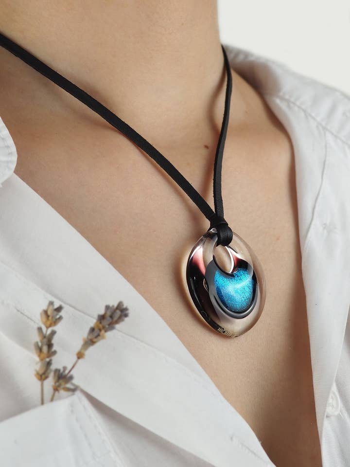 Collana Capella realizzata a mano in vetro di Murano, gioielleria per la vendita all'ingrosso da parte di Drusilya Glass Art