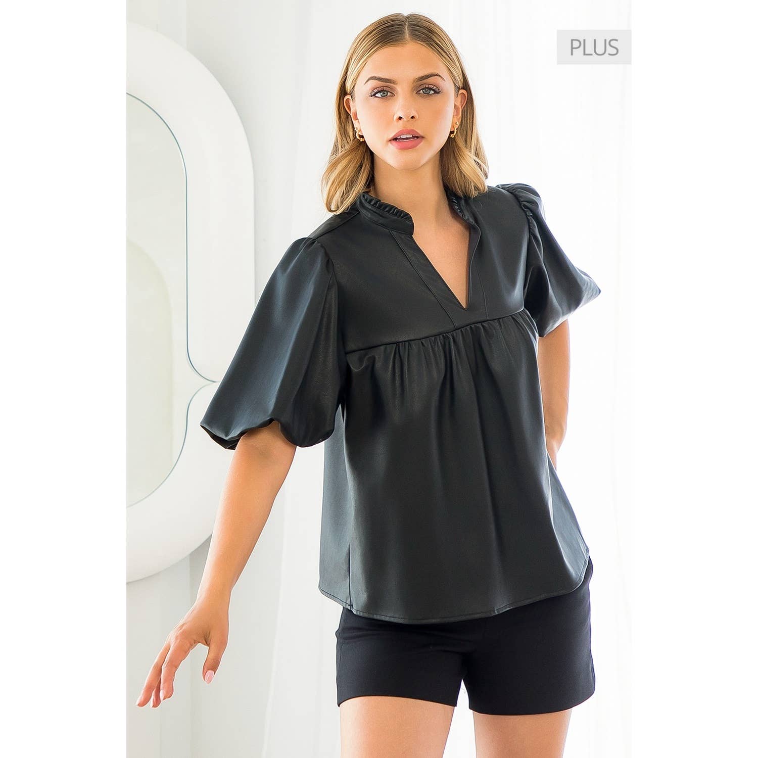 NOIR Haut à manches bouffantes en cuir /Taille XL/ en vente sur Faire1