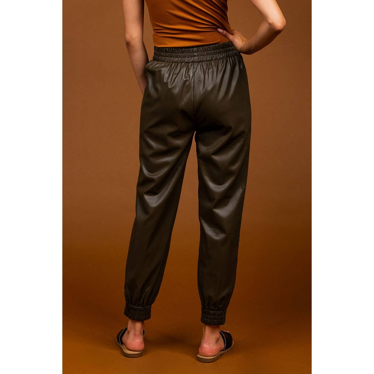 Naked Zebra - Vendita all'ingrosso Pantalone - Donna - Pantaloni da jogging in pelle vegana con elastico in vita11