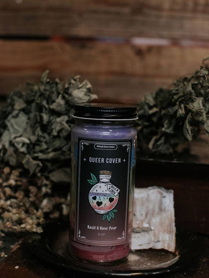 Vela de Manifestação do Coven Queer | Manjericão & Pera Bosc por atacado de Midnight Raven Studios