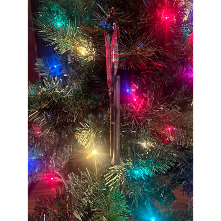 Crayon Eater Designs - Wholesale Ornament - Walnut Merry Christmas Gift Card Reindeer Ornament2