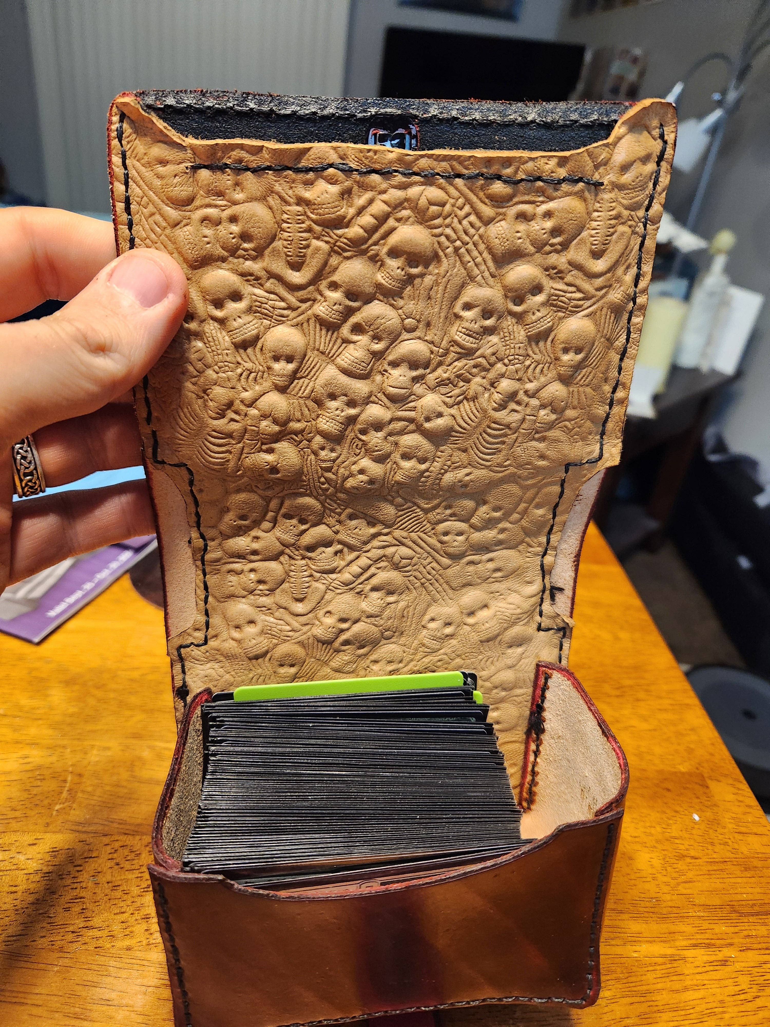 Crimson Knight Leatherworks LLC – Jogo de cartas por atacado – Estojo em forma de livro para deck Commander, MTG6