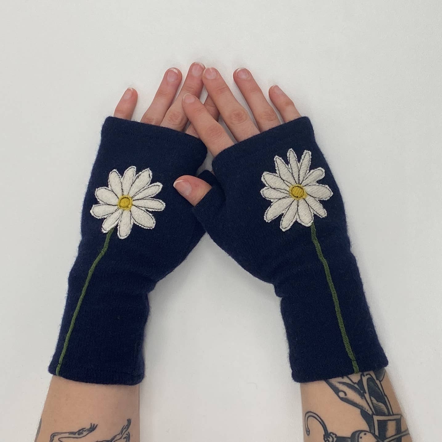 Sardine Clothing Co. - Wholesale Gloves - Women's - Fingerless Cashmere Gloves-Daisy4