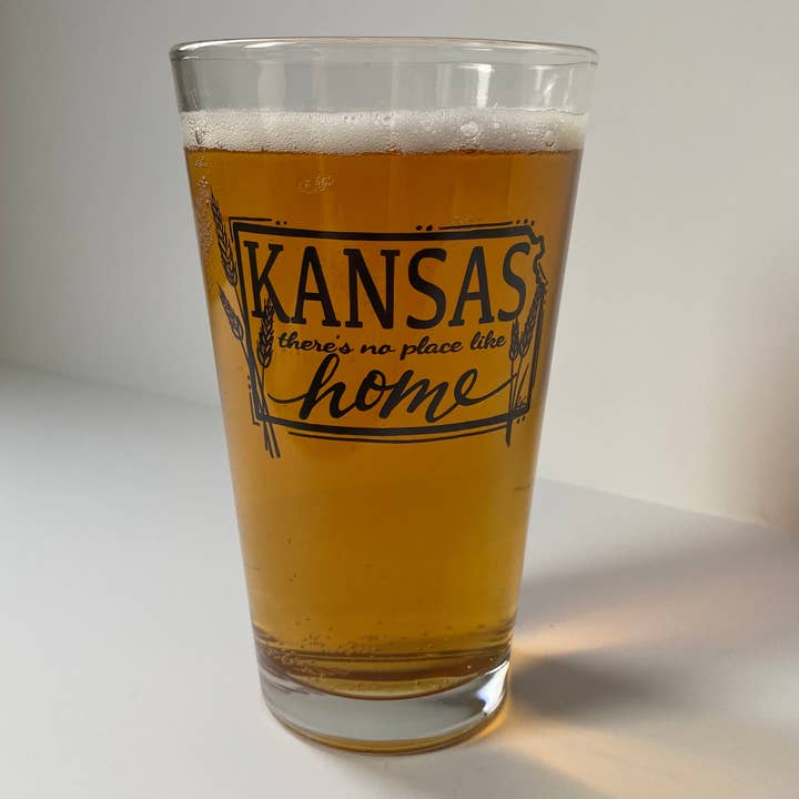 „Kansas, er is geen betere plek dan thuis” Pint Glass voor wholesale door Something Beautiful
