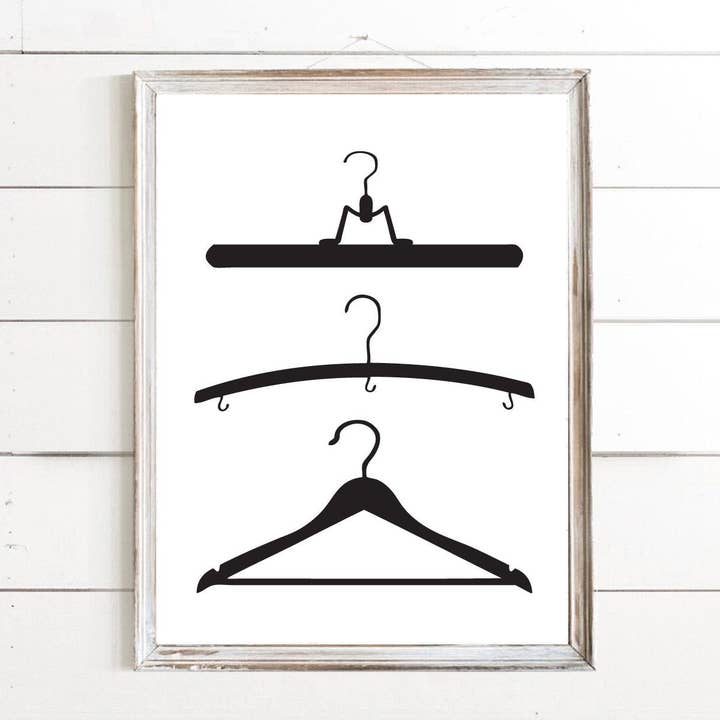 Trois cintres à linge pour la vente par Lettered & Lined