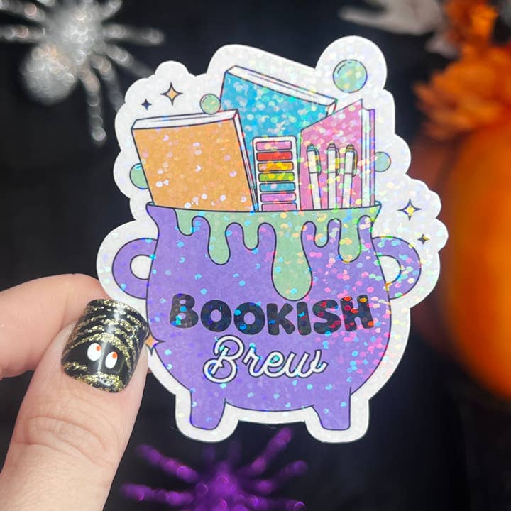 Holographischer Halloween-Aufkleber „Bookish Brew“, lila für den Großhandel von FatedFiction