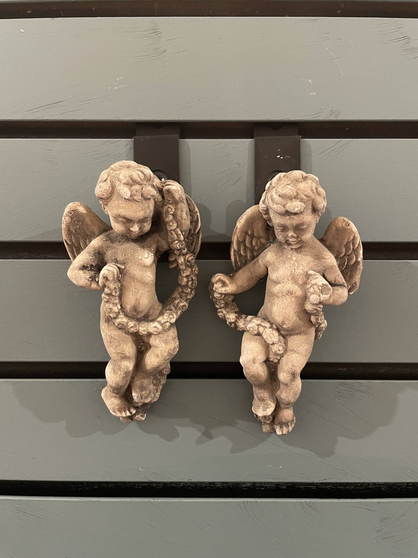 Masterpiece Studio - Wholesale Plaque - Cherub with Garland Wall Plaque - Pair (PL33)