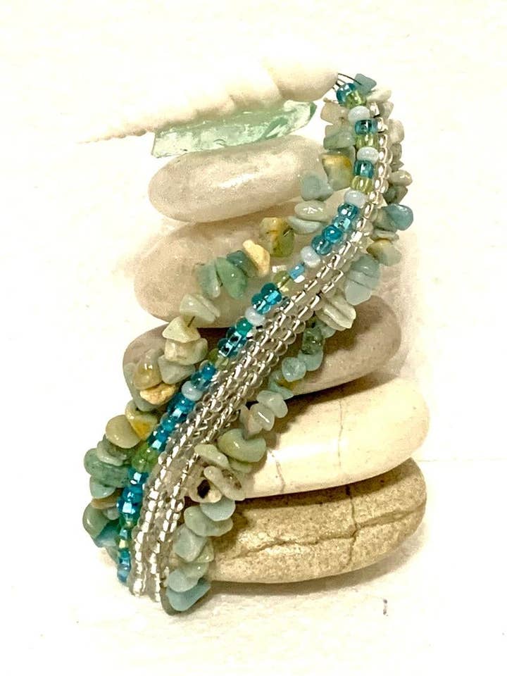 Cascata di amazzonite con cristalli per la vendita all'ingrosso da parte di Cairns & Creations by ECW