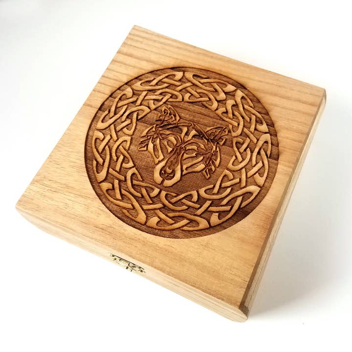 Celtic Wolf indgraveret træ souveniræske, Dyr Symbol for engroshandel hos Lyoncraft
