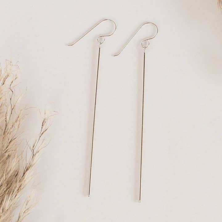 Silver Bar Örhängen för wholesale av Grace & Flux LLC