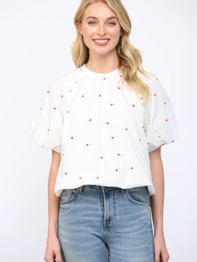 TOP DE BAINHA BOLHA COM RISCA DE GIZ E ESTAMPADO DE CORAÇÕES ESPALHADOS FT25515 por atacado de FATE