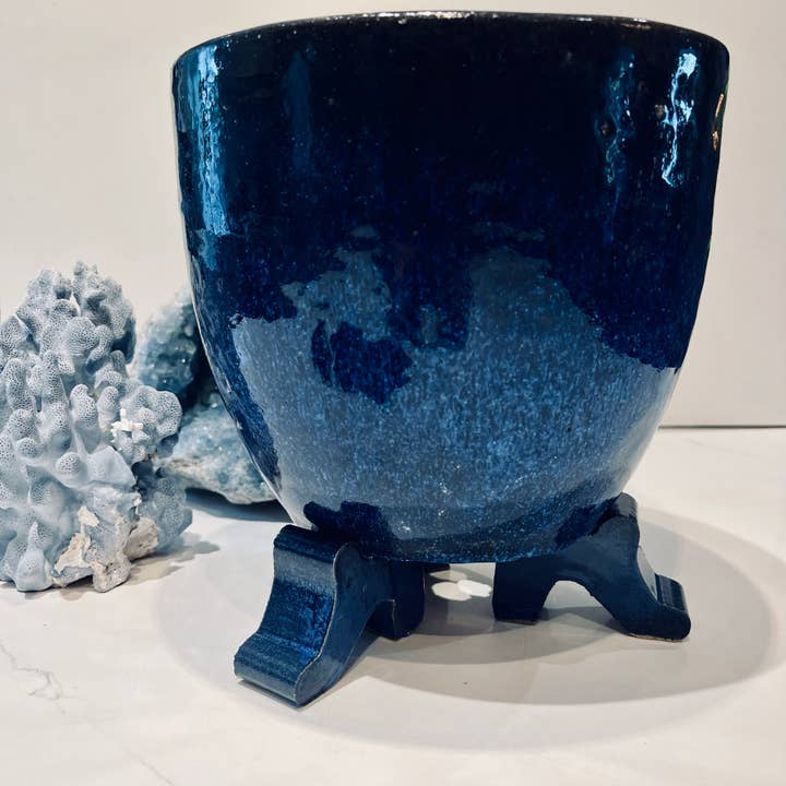Mittelblaues Potfeet-Riser-Set mit drei Topffüßen für den Großhandel von Clayport Pottery