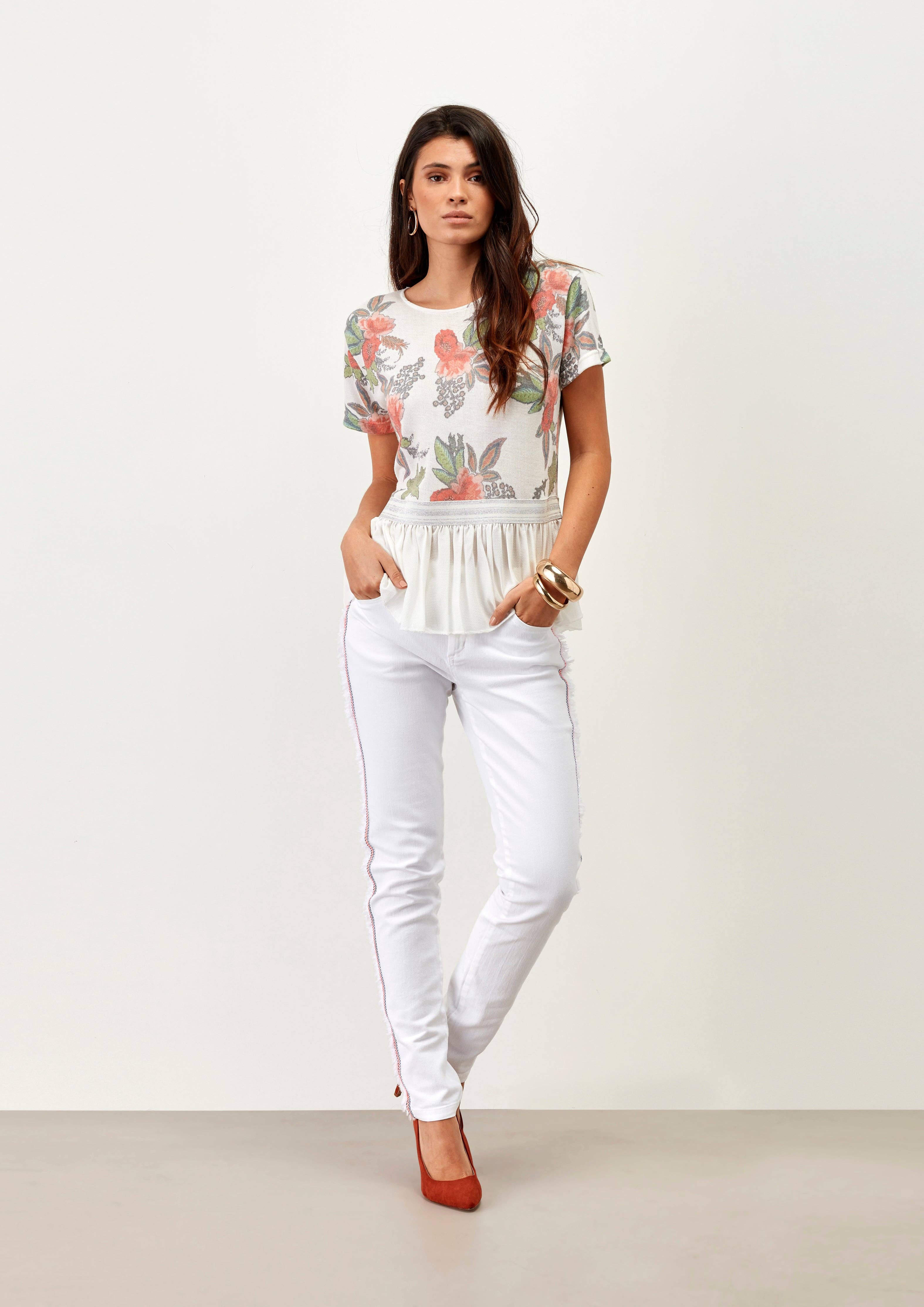 GUIMANOS - Wholesale T-Shirt - Women's - Flowers with Leaf T-Shirt