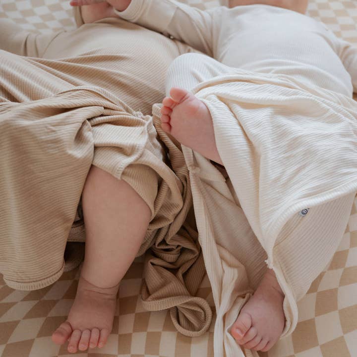 Everyday Leisure - Wholesale Babygown - Baby - Ivory Ribbed | Bamboo Knotted Gown