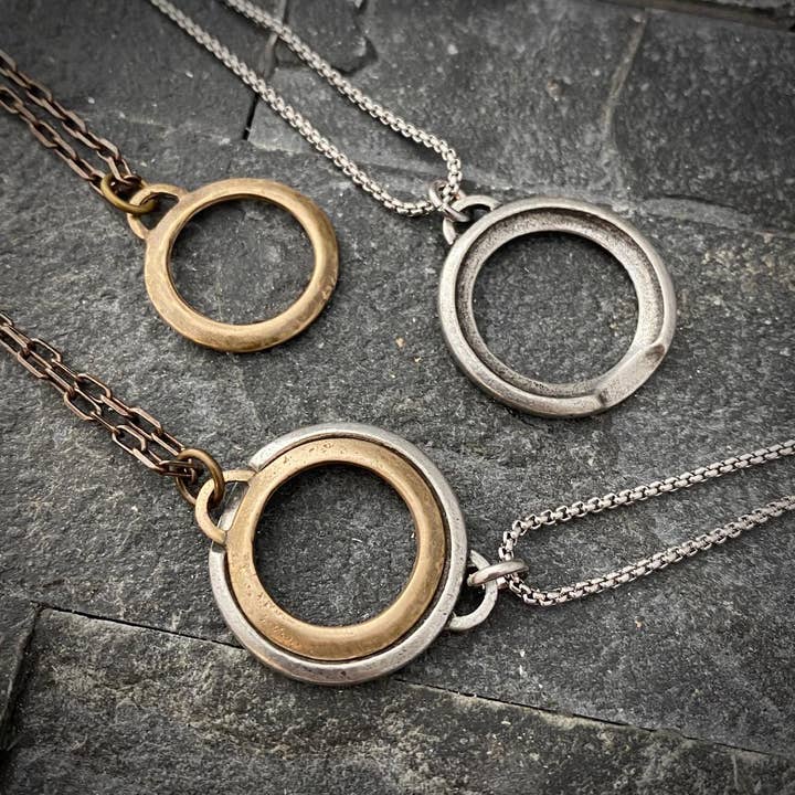 Collana per coppie, anello dell'amicizia eternity, gioielli. per la vendita all'ingrosso da parte di Johnny Ltd.