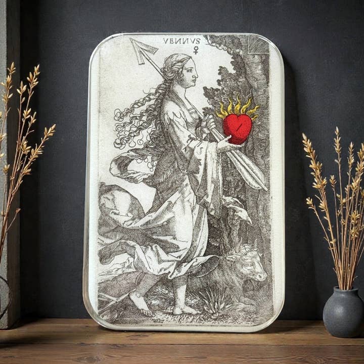Vénus & la Boîte à Notions Cœur Enflammé pour la vente par Firefly Notes