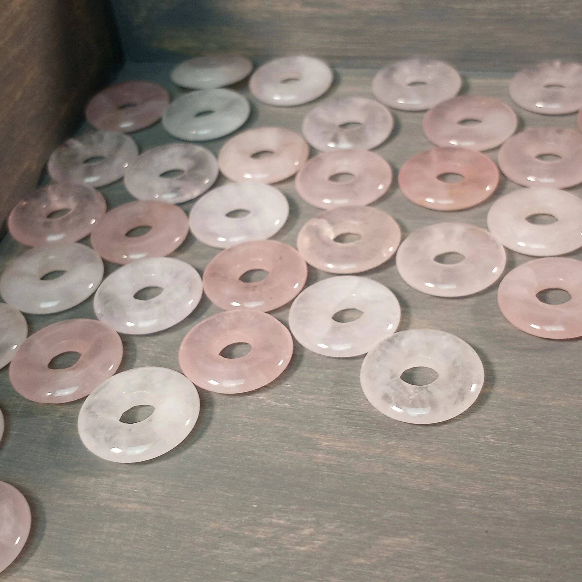 Keystone Crystals - Vente Pierre et cristal de spiritualité - Pendentifs donuts en pierres précieuses | Charms pi de 17 à 20 mm7