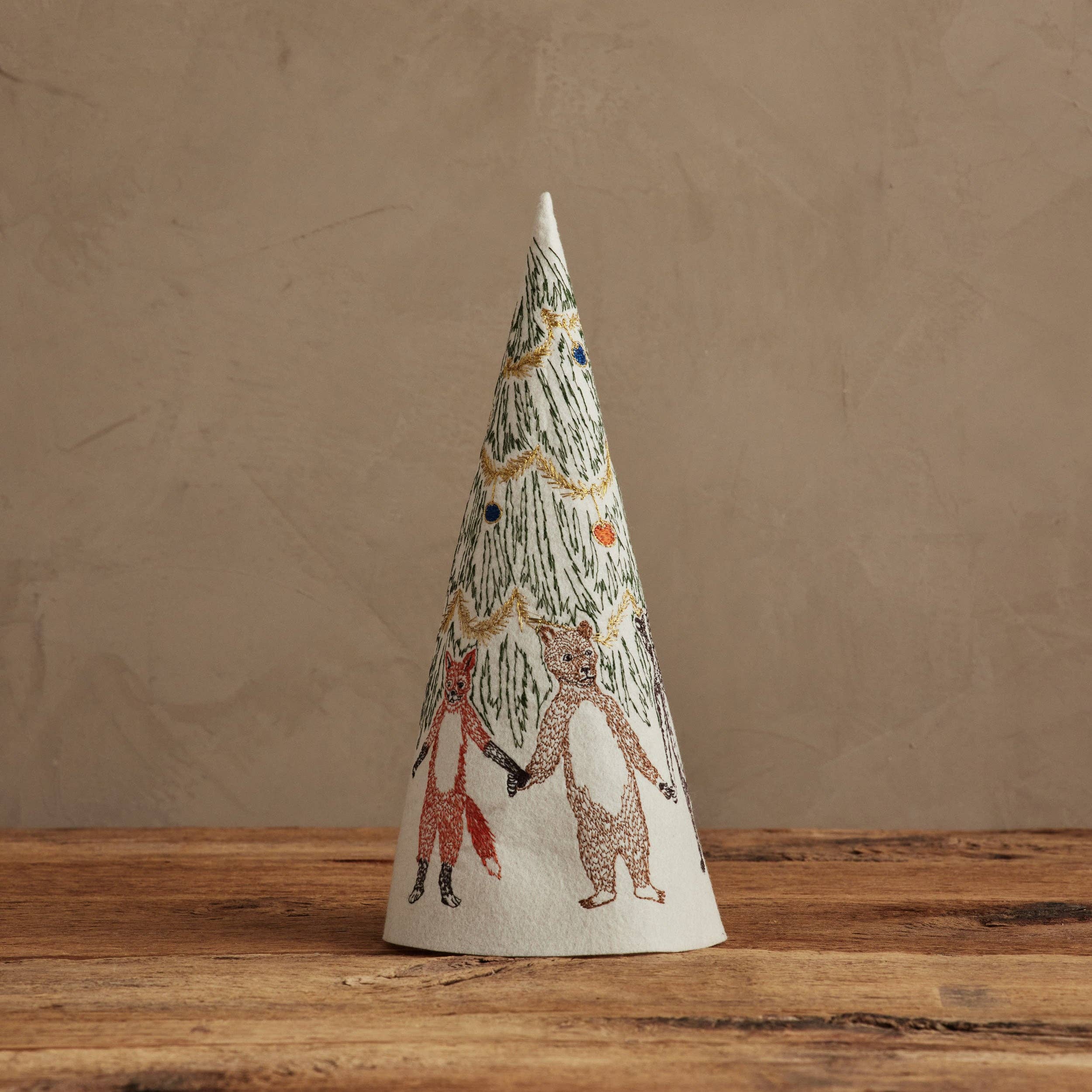 Coral & Tusk – Großhandel Weihnachtsschmuck – Ring um den Weihnachtsbaum mit Fuchs, Bär, Dachs, Wolf und Waschbär0