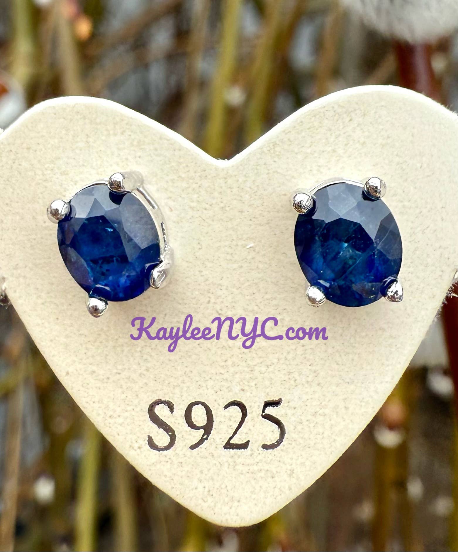 KayleeNYC – wholesale Solitärörhängen – Naturliga safirörhängen i sterlingsilver (925) 5x7 mm2