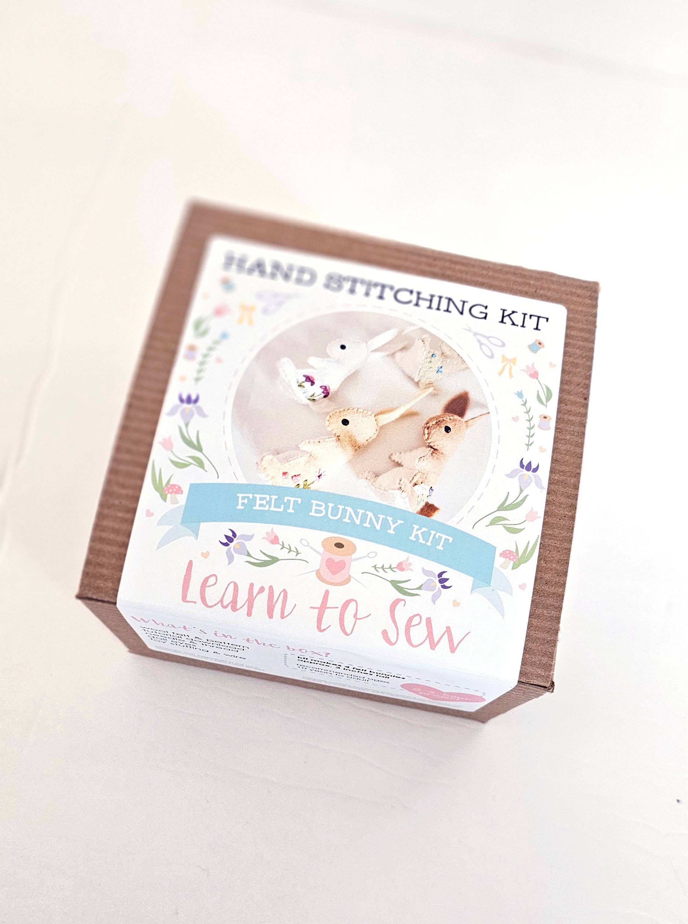 DelilahIris Designs - Venta al por mayor Kits de costura - Kit de manualidades con conejito de fieltro bordado para coser a mano4