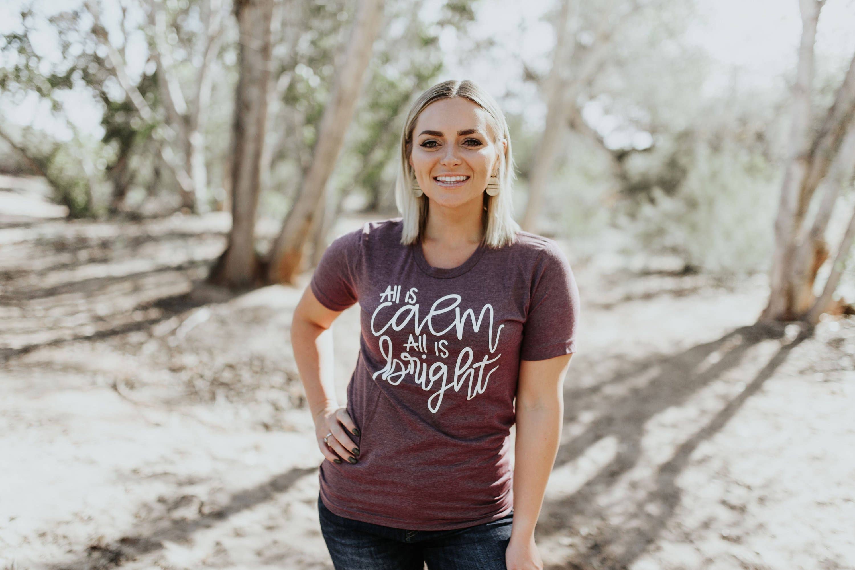 Amy Anne Apparel Inc - Vente T-shirt sérigraphié – femme - Tout est calme Tout est lumineux0