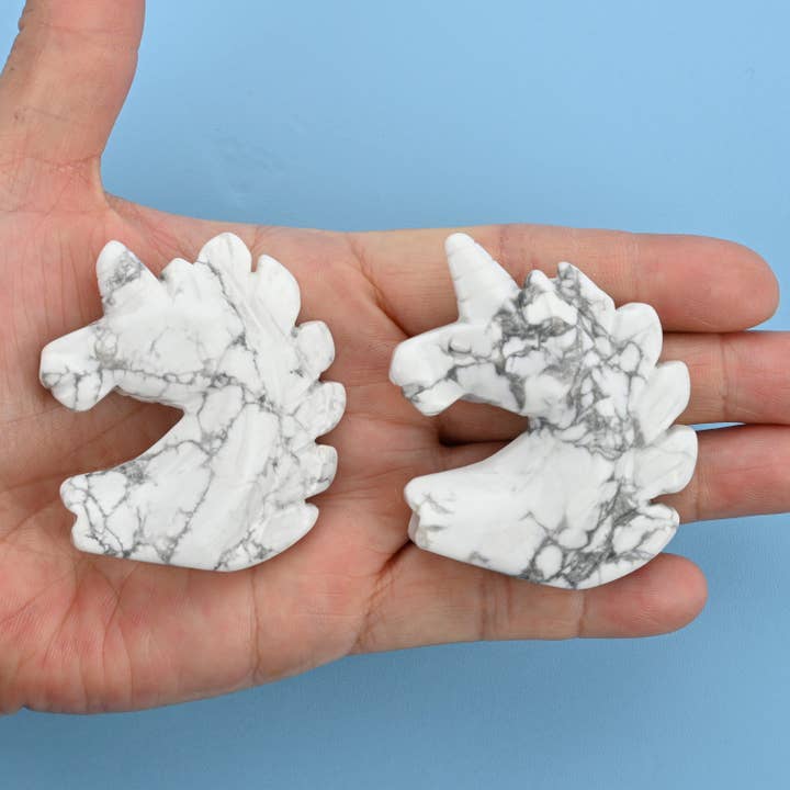 Figurine en forme de licorne Howlite naturelle de 2 po pour la vente par ilovebeadsusa