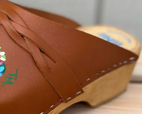 Tessa & Mimmi Clogs of Sweden - Wholesale Clogs - Women's - Suntanned Flower Heart Clogs4