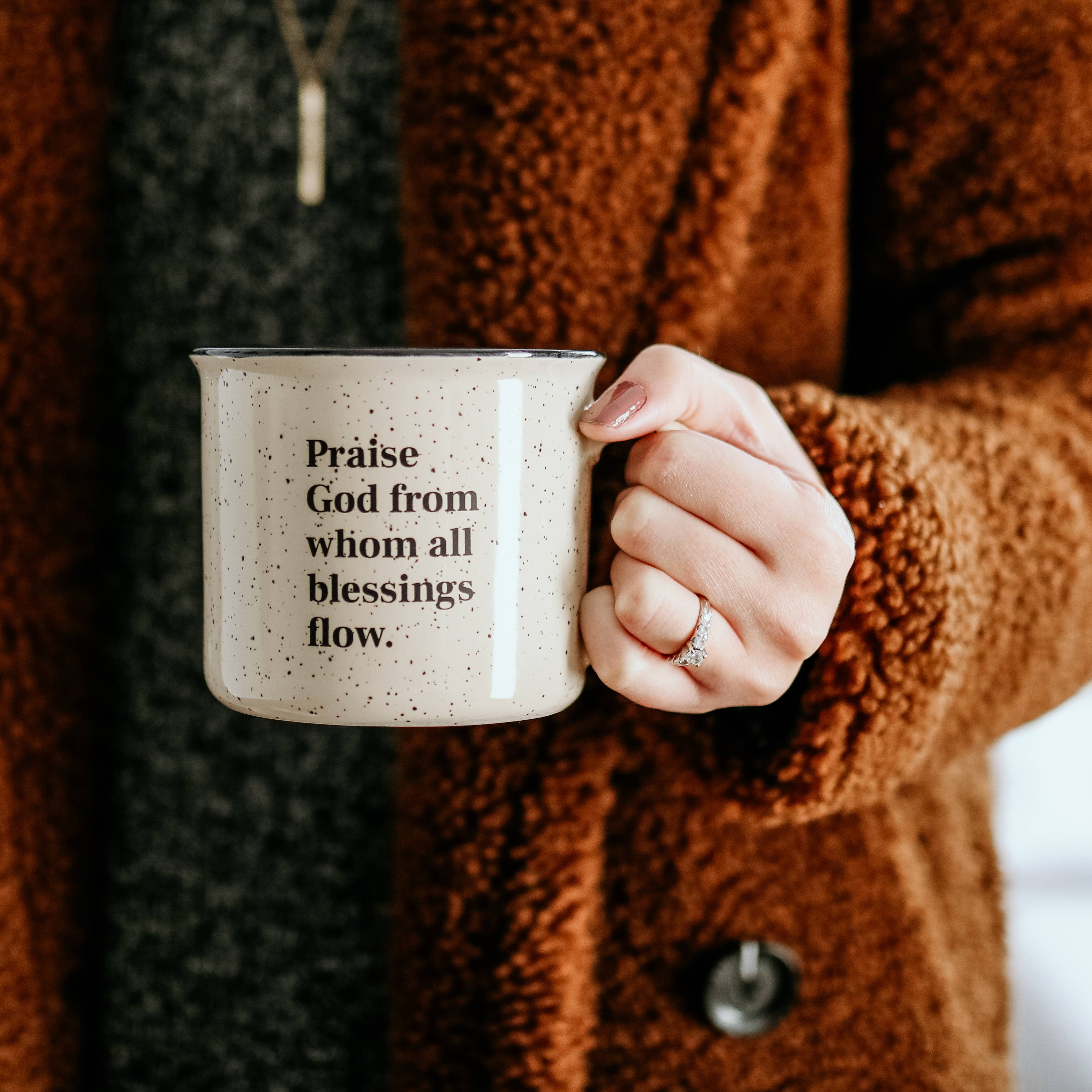 The Daily Grace Co - Vente Tasse à café - Tasse Doxology Campfire1