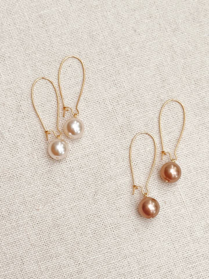 Goldene Ohrringe mit Perlen für den Großhandel von Gracie Rose Designs