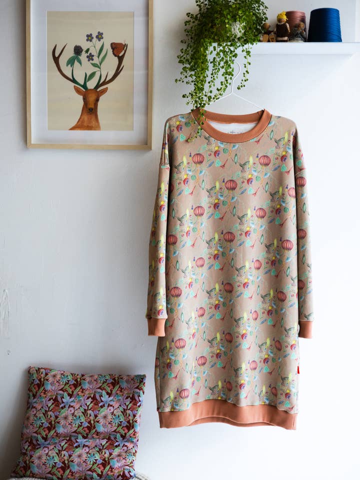 'Floral Medusa' Sweaterjurk | café voor wholesale door aesthete-kidswear