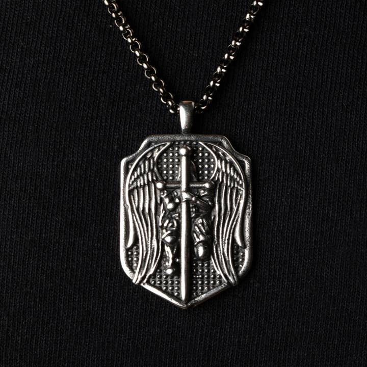 St. Michael Medaillon Ketting - Helpt Veteranen Koppelen Aan Een Hulphond Of Asielhond - Faire voor wholesale door The Hero Company