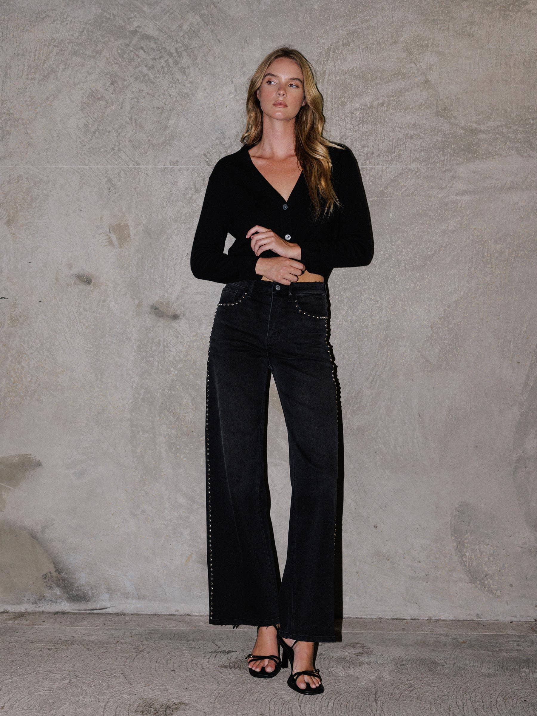 Noir JEAN LARGE DÉTAIL CLOU TÊTE DE DÔME ARGENTÉE HAUTE V3712BK en vente sur Faire8