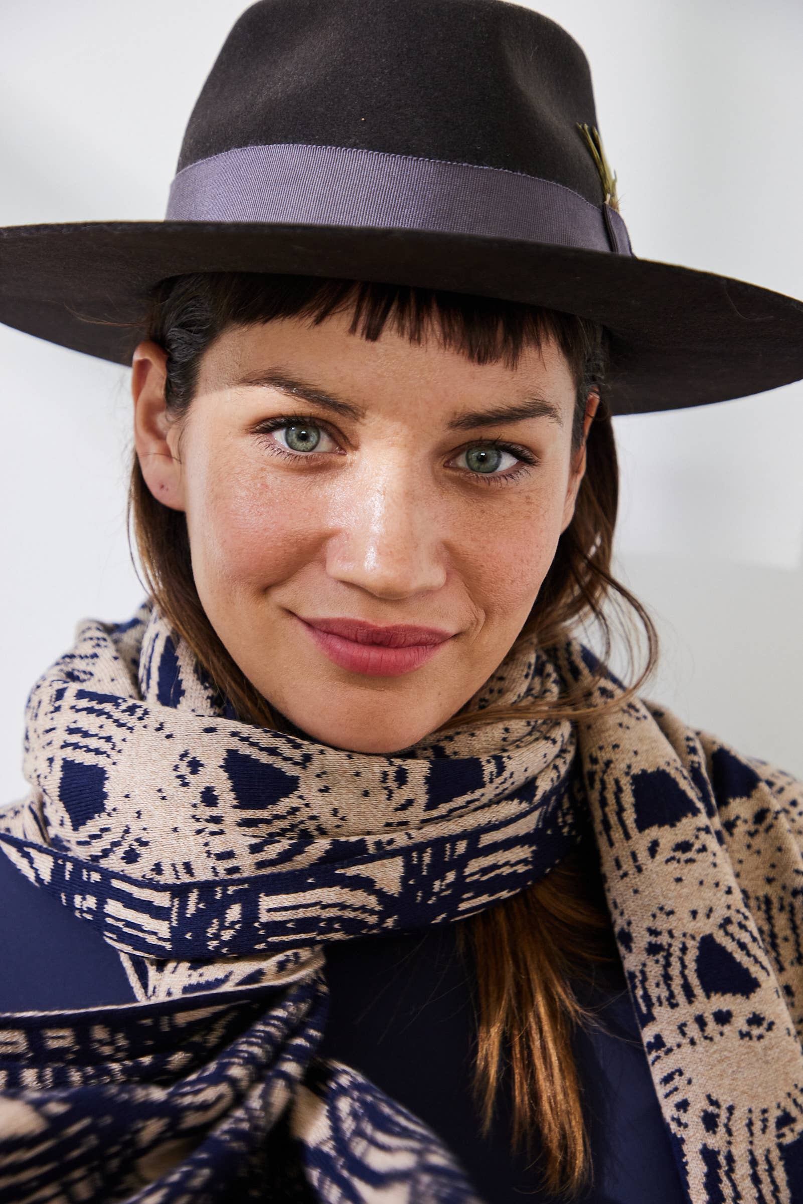 Liamolly – wholesale Scarf – Women's – Surreal Knit6