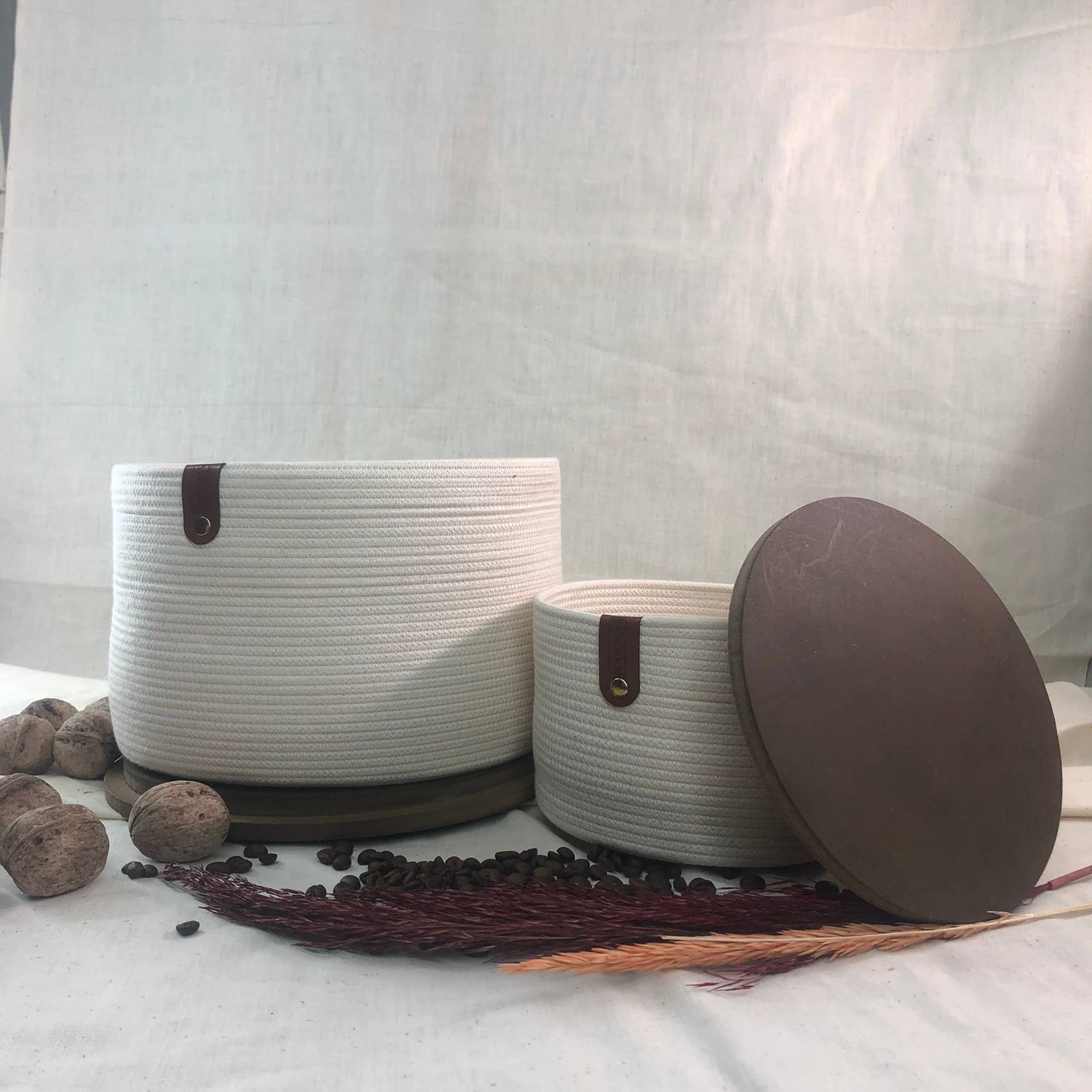 SannasDecor - Vente Paniers - Panier en corde, panier double blanc, couvercle en bois, panier fait main5