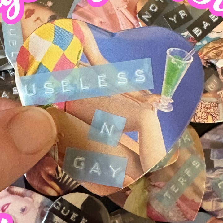 Mystérieux Badge à Épingle Cœur Vintage Barbie pour la vente par Lazy Made Studio