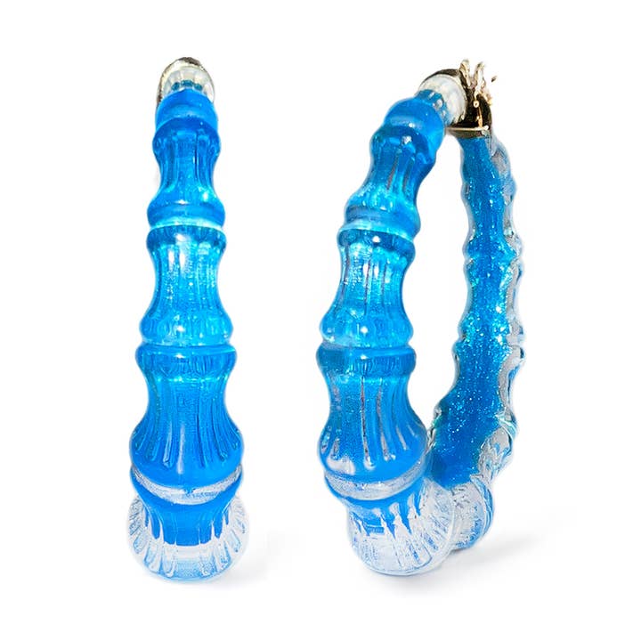 2" Illusion Bamboe Oorringen in Fiji Blauw voor wholesale door Gold & Honey