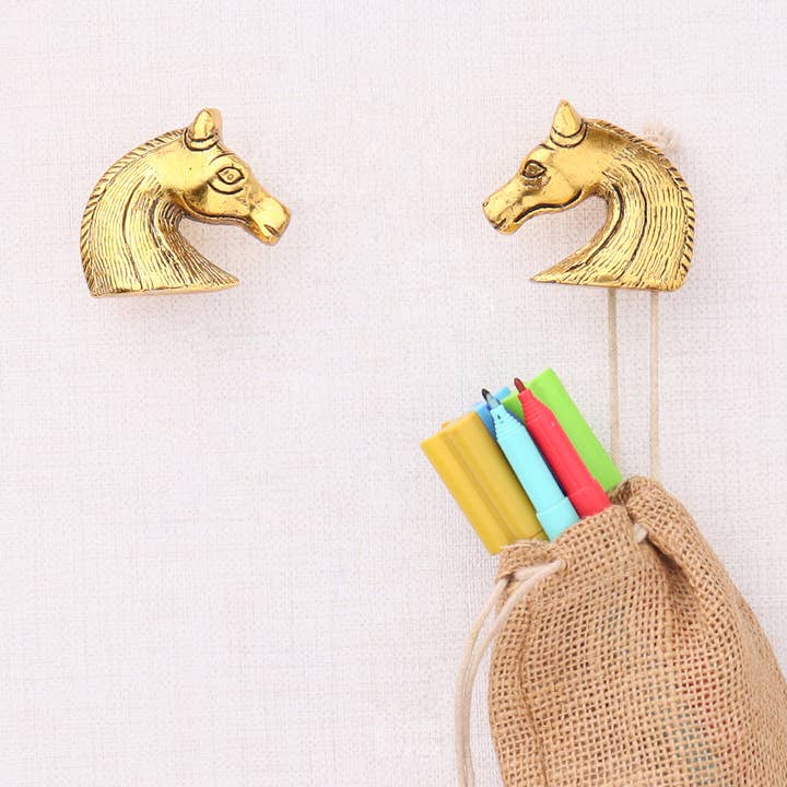 Gancho de Mochila para Cavalos em Alumínio de 2 Peças Dourado por atacado de Daana Paani LLC