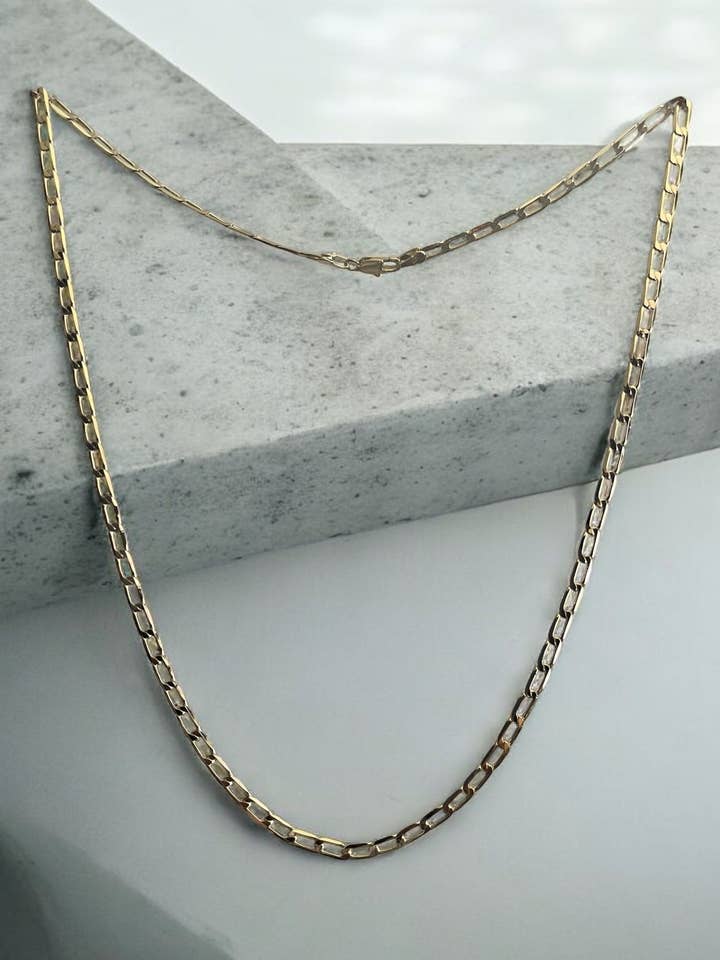 Cadena de eslabones tipo bordillo de 24 pulgadas de largo, chapada en oro de 14k. para venta al por mayor de Divina Jewelry & Accessories LLC