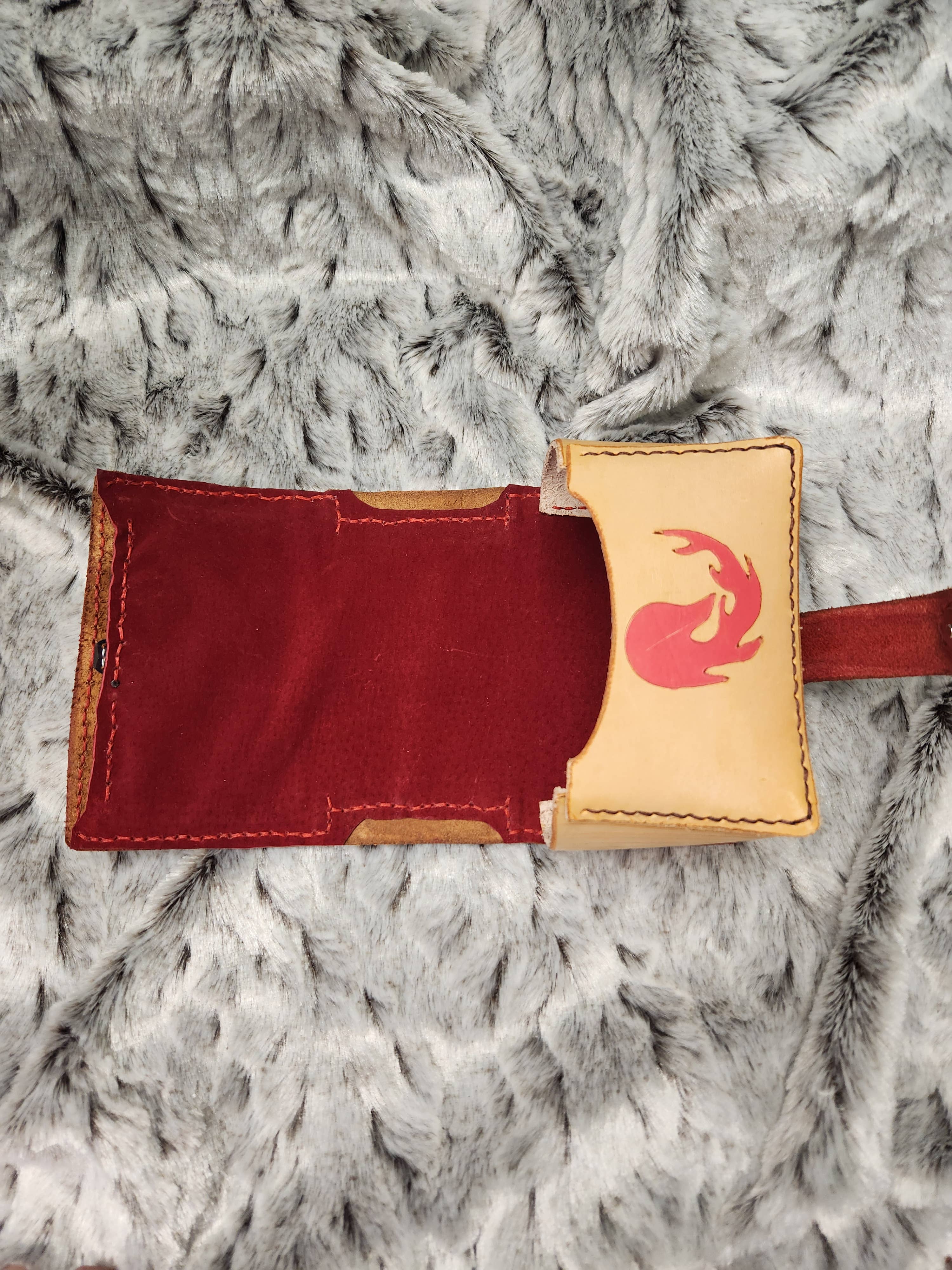 Crimson Knight Leatherworks LLC – Jogo de cartas por atacado – Estojo em forma de livro para deck Commander, MTG11