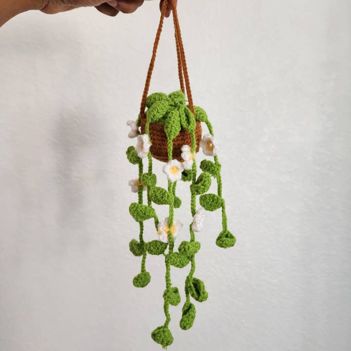 Crochet Hanging Plant with Flowers | Handmade Boho Home Déco for wholesale by Handmade By Uruba