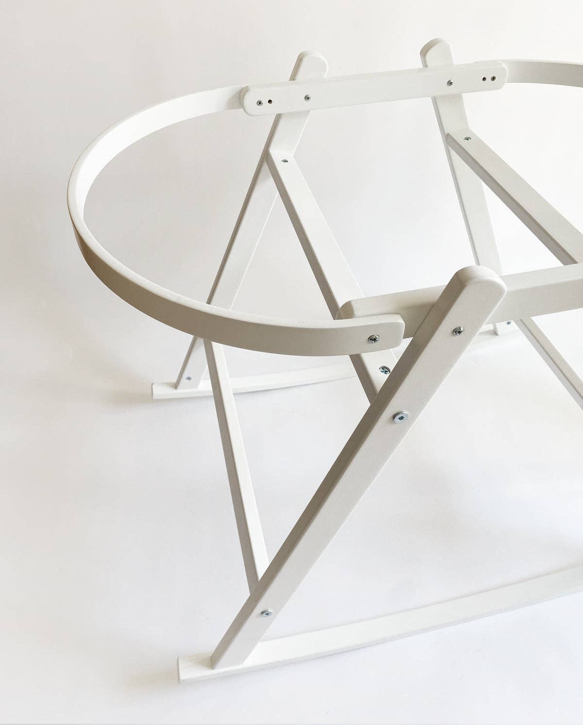 UNIQUE LOVE Design - Wholesale Handheld Rattle - Baby - Baby basket cradle rack - white1