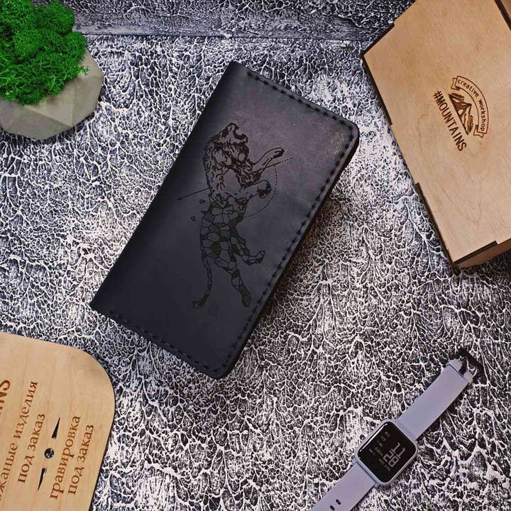 portemonnee voor heren met gegraveerde leeuwenprint voor wholesale door Mountains