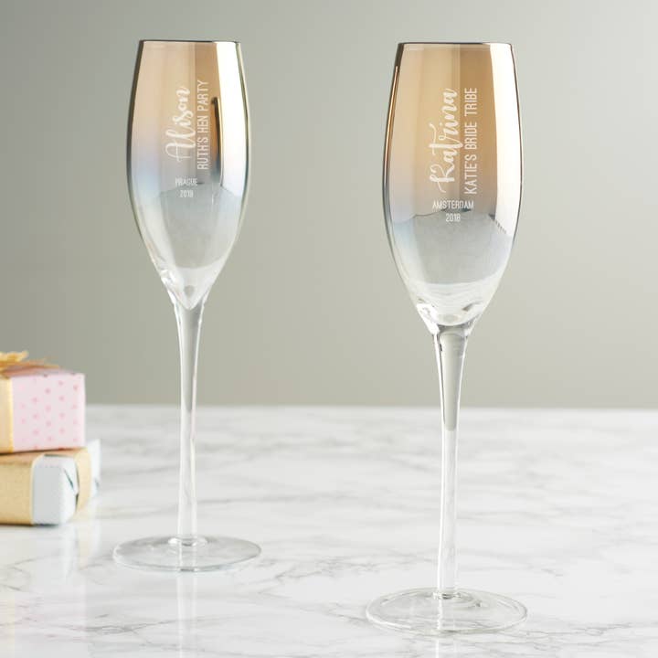 Flûte à champagne métallique personnalisée pour fête de jeune fille pour la vente par Becky Broome