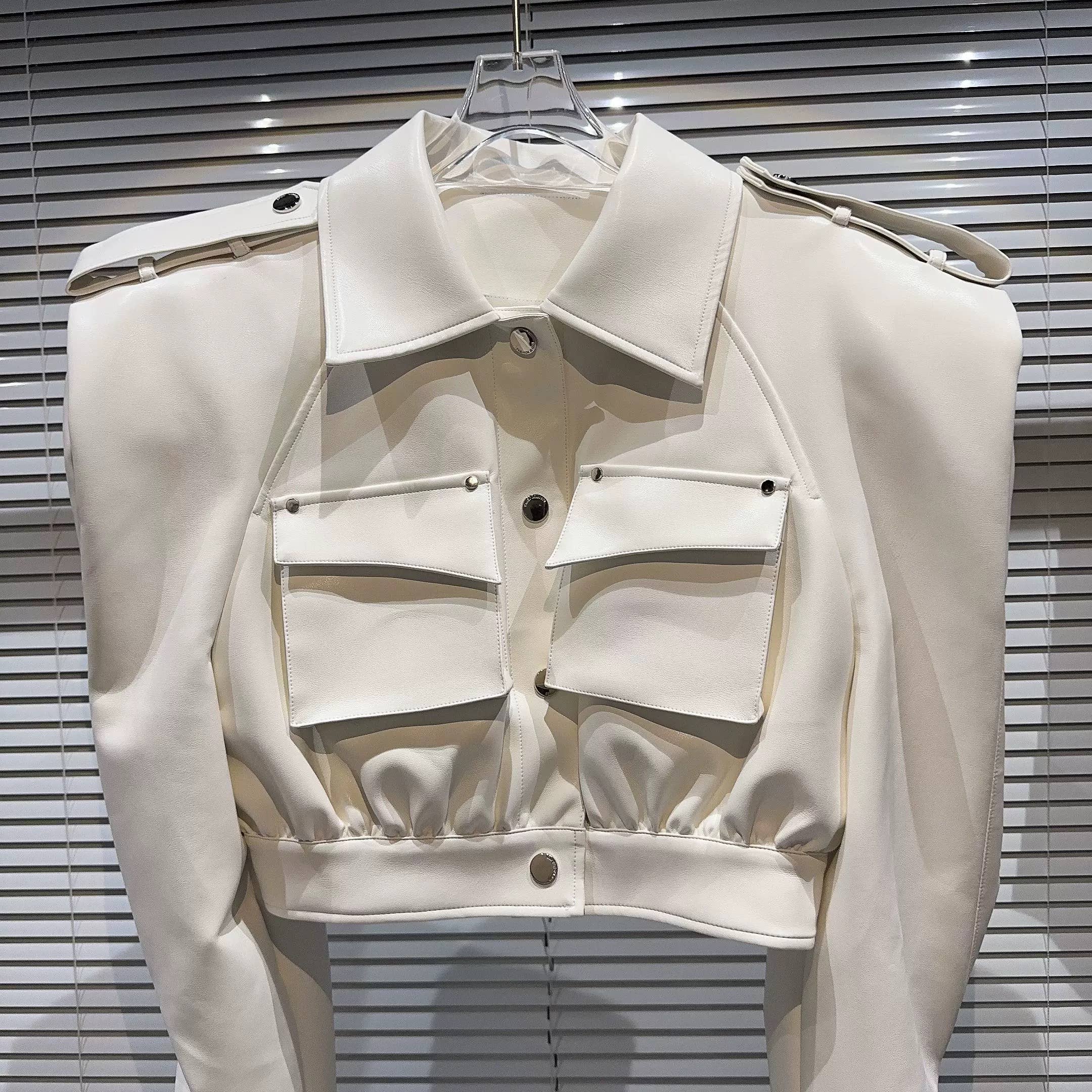 Productseeker – Casaco de couro - Mulher por atacado – JK194Casaco de Estilo Outono com Ombreiras em Pele Sintética7