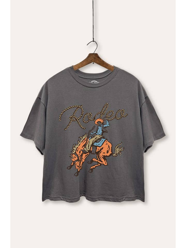 TOP COURT GRAPHIQUE BOXY AVEC LASSO DE COWBOY DE RODEO pour la vente par PINK NABI