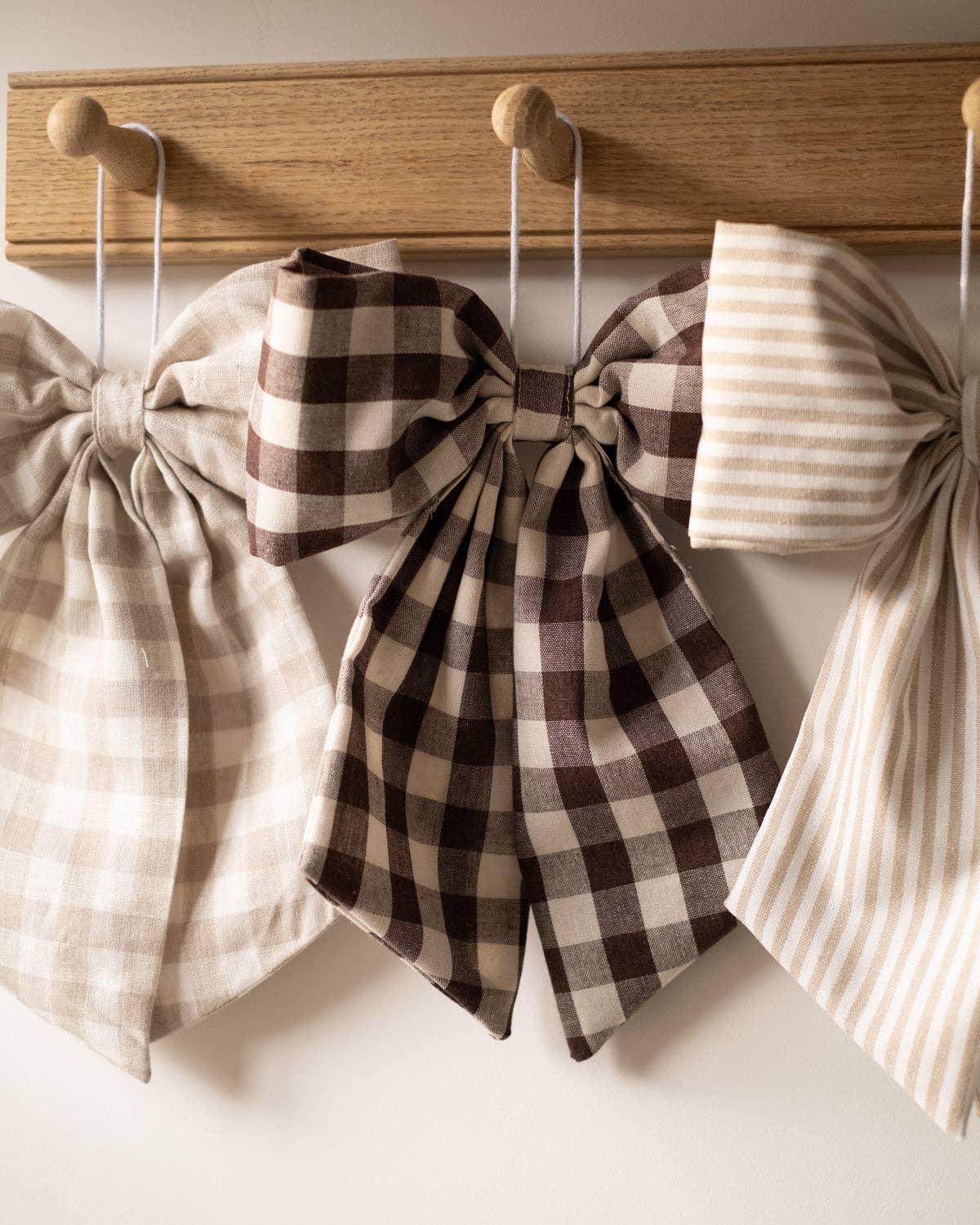 Hudson Home - Wholesale Decorative Tabletop Object - Cream and Beige Gingham Hanging Bow2