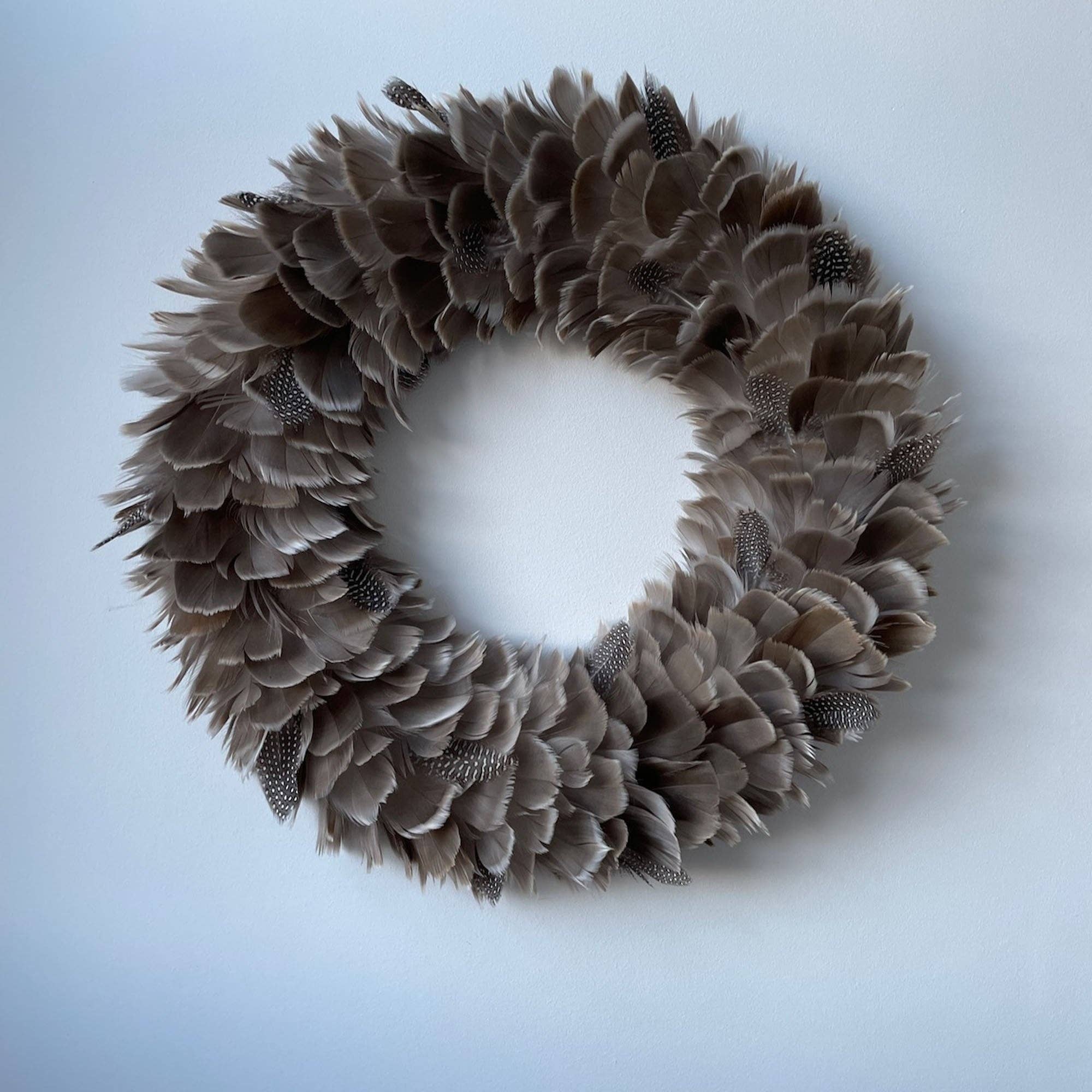 Wildash London – wholesale Wreath – Taupe Feather Christmas Wreath4