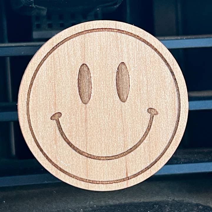 Clip d'aération pour diffuseur d'huiles essentielles//Smiley Face pour la vente par Mountain Macrame Co.
