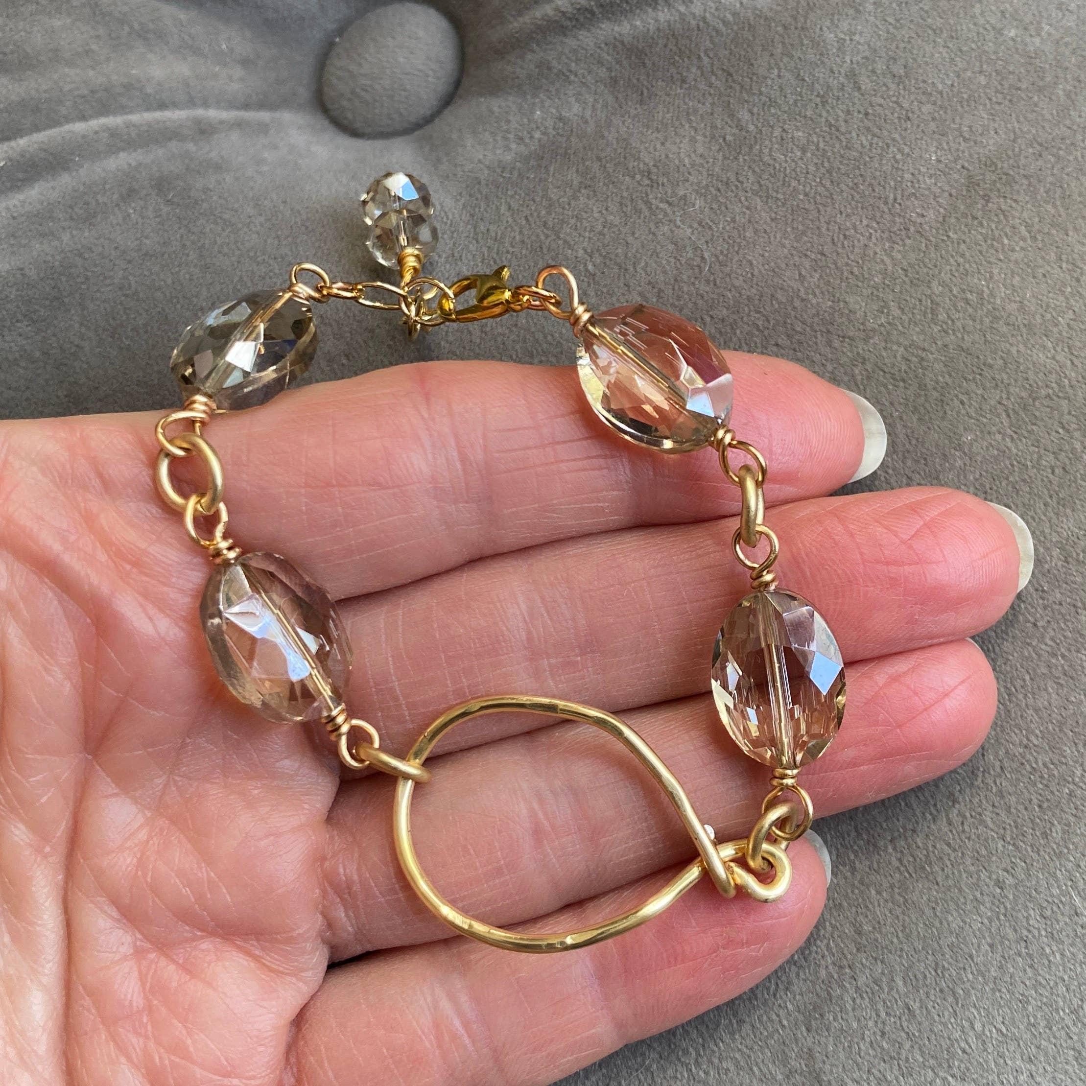 Marble Designs Jewelry – wholesale Berlockarmband – Guld kristall armband hamrade Hoop Connector4