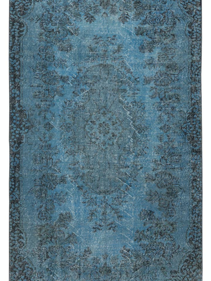 Alfombra moderna de área color azul de 4.7x8.4 pies, hecha a mano en Turquía. para venta al por mayor de Rug Specialist LLC.